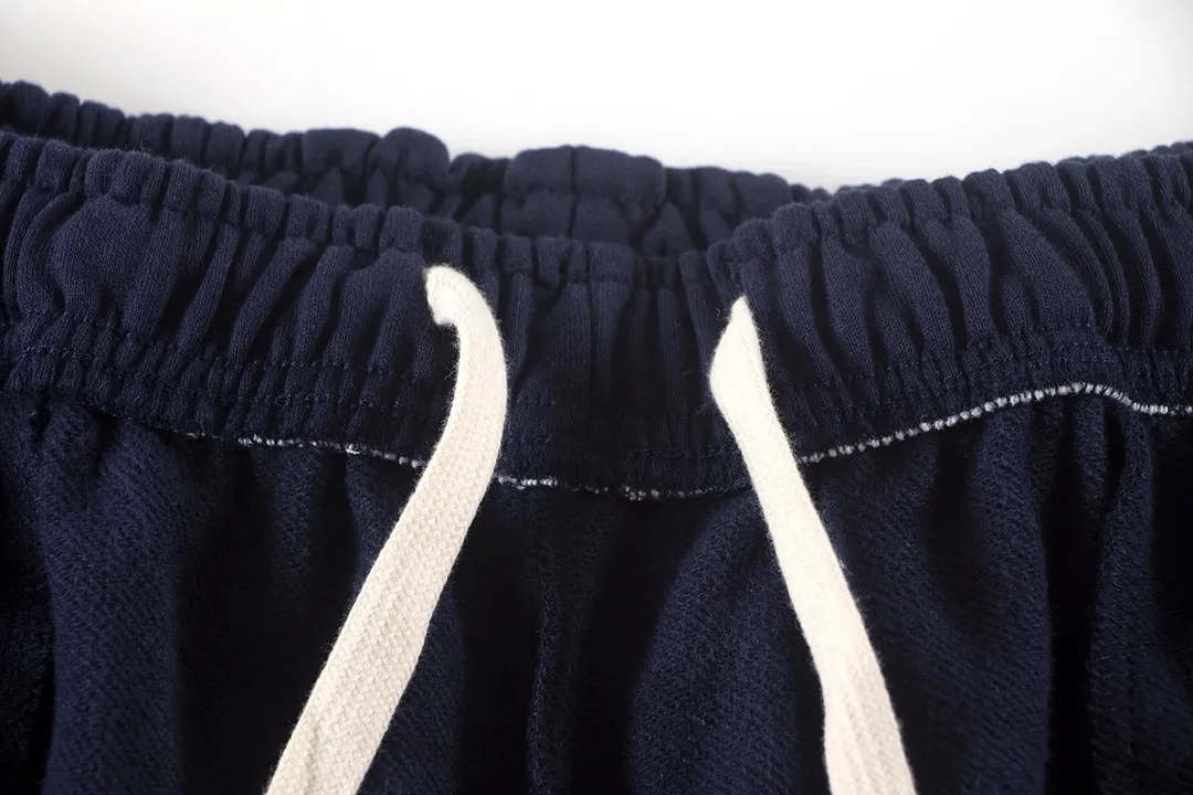 P220 Color: Black/Navy Blue/Coffee Brown/Heather Gray Size: S M L Details are everywhere